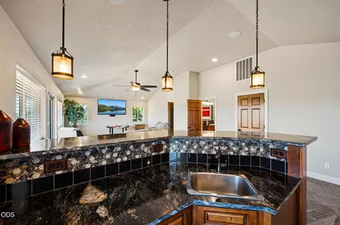 Kitchen - 21455 SW Young Ave, Bend, OR 97703 photo 4 of 5