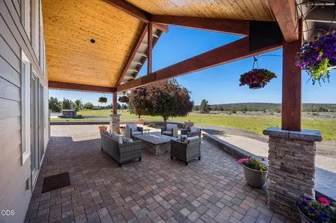 Exterior - 21455 SW Young Ave, Bend, OR 97703 photo 6 of 22