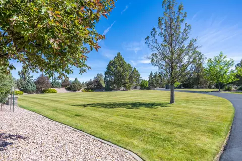 Exterior - 21455 SW Young Ave, Bend, OR 97703 photo 19 of 22