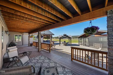 Exterior - 21455 SW Young Ave, Bend, OR 97703 photo 9 of 22