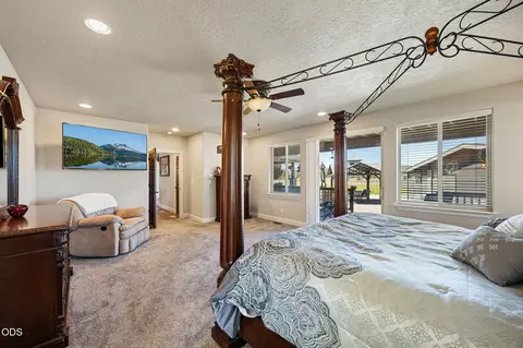 Bedroom - 21455 SW Young Ave, Bend, OR 97703 photo 3 of 7
