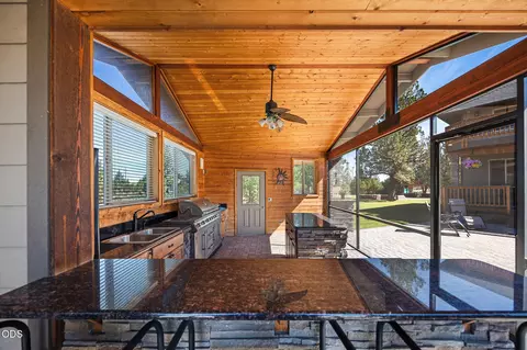 Exterior - 21455 SW Young Ave, Bend, OR 97703 photo 14 of 22