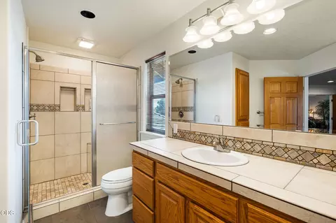 Bath - 21455 SW Young Ave, Bend, OR 97703 photo 5 of 7