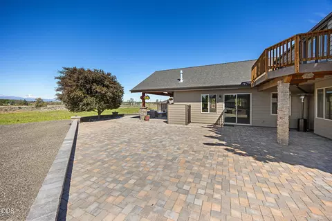 Exterior - 21455 SW Young Ave, Bend, OR 97703 photo 8 of 22