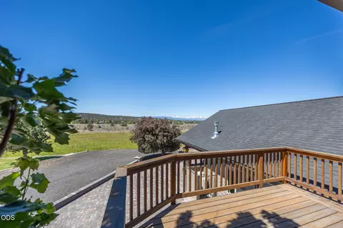 Exterior - 21455 SW Young Ave, Bend, OR 97703 photo 5 of 22