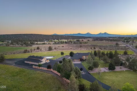 21455 SW Young Ave, Bend, OR 97703
