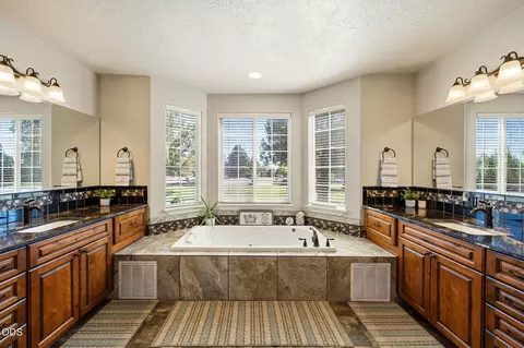 Bath - 21455 SW Young Ave, Bend, OR 97703 photo 2 of 7