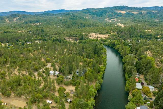 2697 Old Ferry Rd, Shady Cove, OR 97539