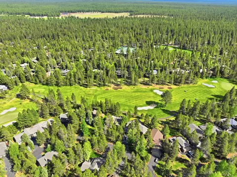 View/Area - 17901 Red Cedar Ln, Sunriver, OR 97707 photo 6 of 6
