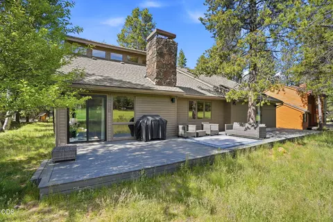 Exterior - 17901 Red Cedar Ln, Sunriver, OR 97707 photo 9 of 9