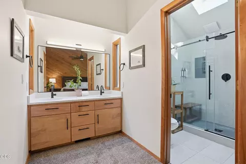 Bath - 17901 Red Cedar Ln, Sunriver, OR 97707 photo 3 of 6