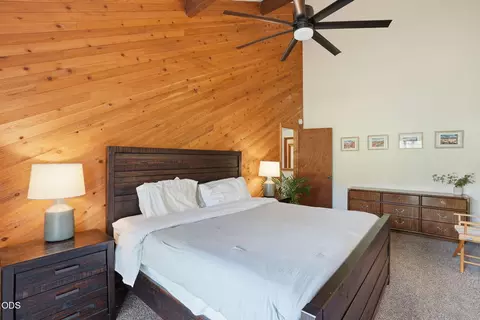 Bedroom - 17901 Red Cedar Ln, Sunriver, OR 97707 photo 6 of 8