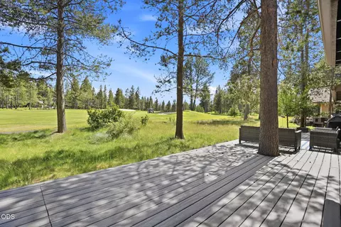 Exterior - 17901 Red Cedar Ln, Sunriver, OR 97707 photo 7 of 9