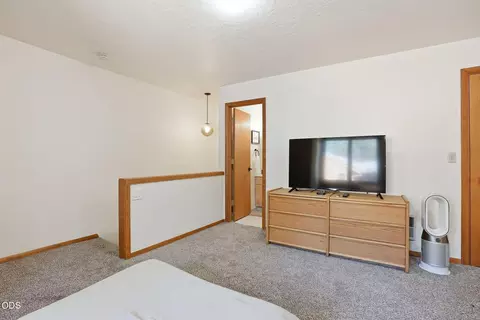 Bedroom - 17901 Red Cedar Ln, Sunriver, OR 97707 photo 8 of 8