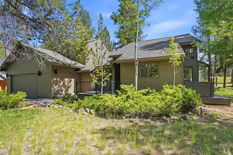 Exterior - 17901 Red Cedar Ln, Sunriver, OR 97707 photo 3 of 9