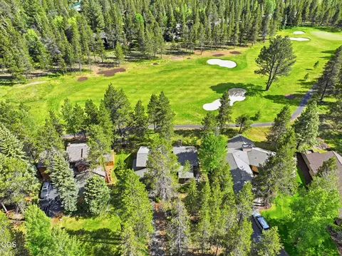 View/Area - 17901 Red Cedar Ln, Sunriver, OR 97707 photo 1 of 6