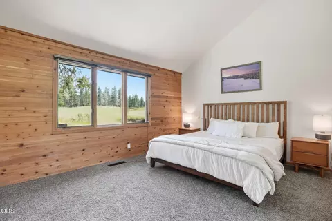 Bedroom - 17901 Red Cedar Ln, Sunriver, OR 97707 photo 1 of 8