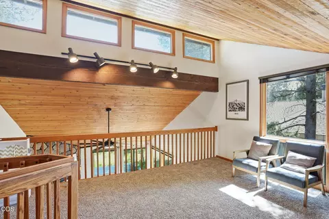Entry Way - 17901 Red Cedar Ln, Sunriver, OR 97707 photo 2 of 2