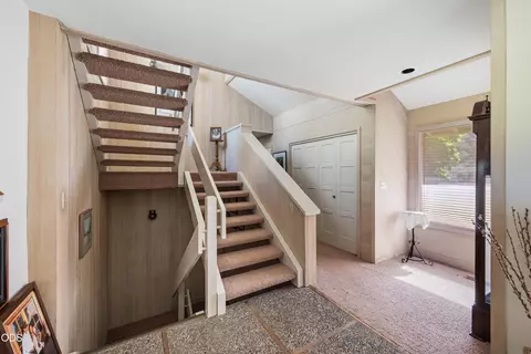 Entry Way - 60266 Tekampe Rd, Bend, OR 97702 photo 2 of 3
