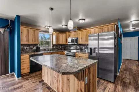 16699 Conifer Ct, La Pine, OR 97739 photo 3