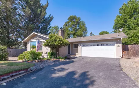 1660 NW Highland Ave, Grants Pass, OR 97526