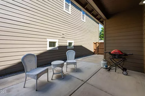 Exterior - 20844 Gateway Dr, Bend, OR 97702 photo 4 of 9