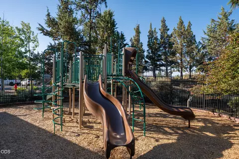 View/Area - 20844 Gateway Dr, Bend, OR 97702 photo 9 of 9