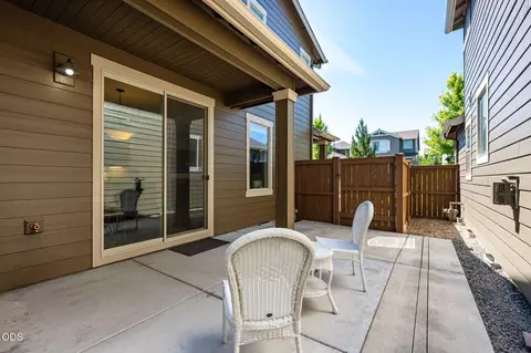Exterior - 20844 Gateway Dr, Bend, OR 97702 photo 7 of 9