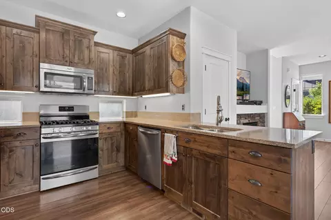 Kitchen - 20844 Gateway Dr, Bend, OR 97702 photo 4 of 5