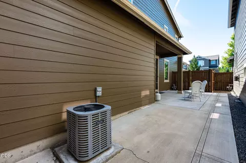 Exterior - 20844 Gateway Dr, Bend, OR 97702 photo 6 of 9