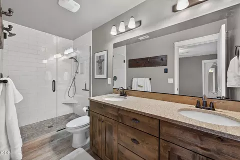 Bath - 20844 Gateway Dr, Bend, OR 97702 photo 1 of 4