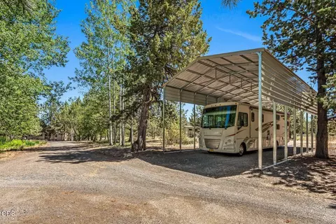 Exterior - 64464 Collins Rd, Bend, OR 97703 photo 6 of 13