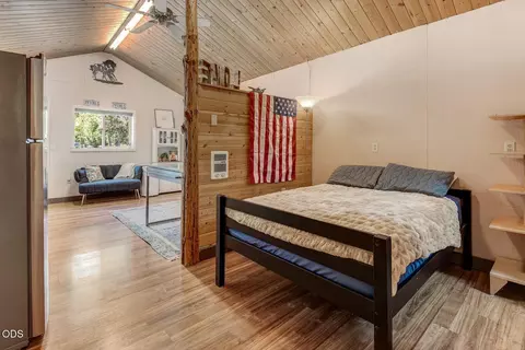 Bedroom - 64464 Collins Rd, Bend, OR 97703 photo 4 of 4