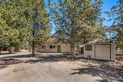 Exterior - 64464 Collins Rd, Bend, OR 97703 photo 4 of 13