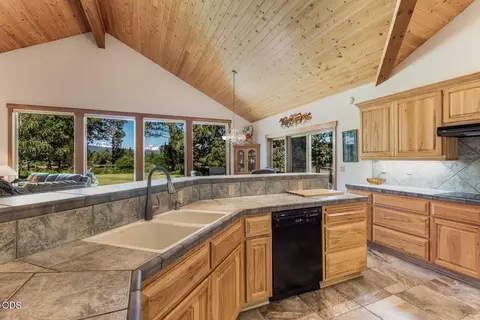 Kitchen - 64464 Collins Rd, Bend, OR 97703 photo 2 of 6