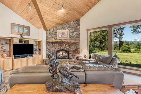 Living - 64464 Collins Rd, Bend, OR 97703 photo 1 of 4