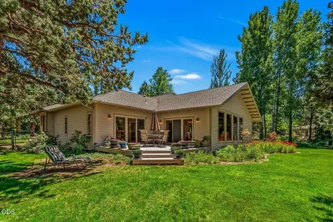 Exterior - 64464 Collins Rd, Bend, OR 97703 photo 8 of 13