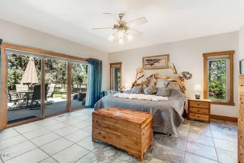 Bedroom - 64464 Collins Rd, Bend, OR 97703 photo 2 of 4