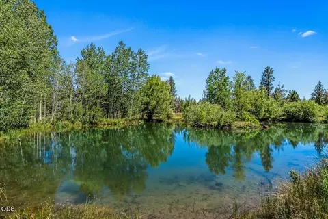 View/Area - 64464 Collins Rd, Bend, OR 97703 photo 2 of 4