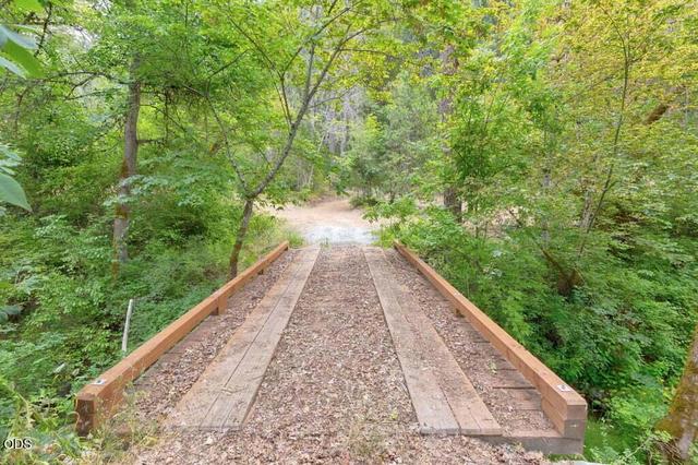 1215 E Jones Creek Rd, Grants Pass, OR 97526