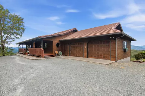 700 Cienaga Ln, Grants Pass, OR 97526