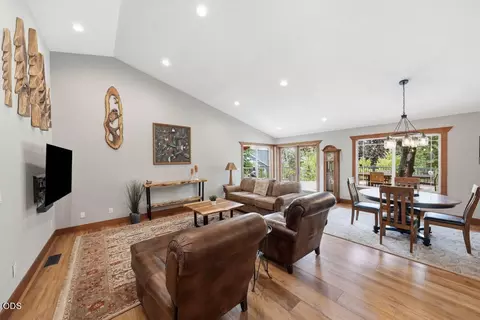 63225 Stonewood Dr, Bend, OR 97701 photo 8
