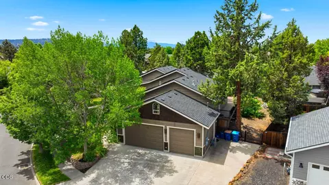 63225 Stonewood Dr, Bend, OR 97701 photo 2