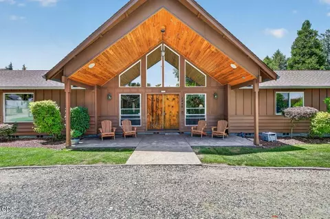 2240 Hull Rd, Medford, OR 97501