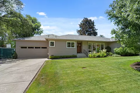 134 White Oak Dr, Medford, OR 97504