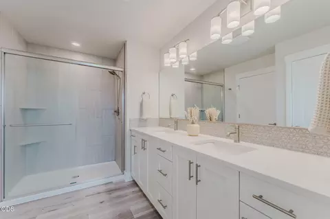 Bath - 3759 NE Tellus Dr, Bend, OR 97701 photo 2 of 3