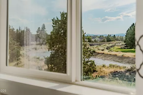 View/Area - 3759 NE Tellus Dr, Bend, OR 97701 photo 3 of 11