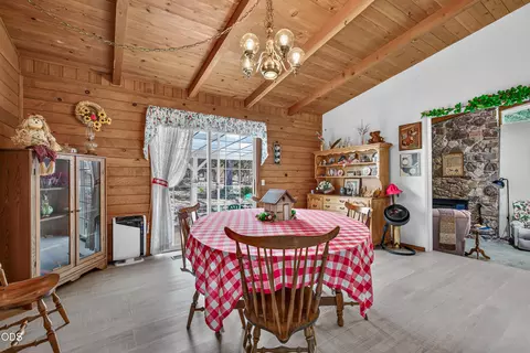 Dining - 11339 Michael Rd, Central Point, OR 97502 photo 1 of 1