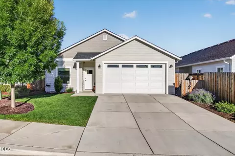 689 Heber Ln, Medford, OR 97501