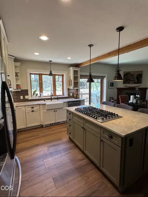 Kitchen - 65880 93rd St, Bend, OR 97703 photo 8 of 8